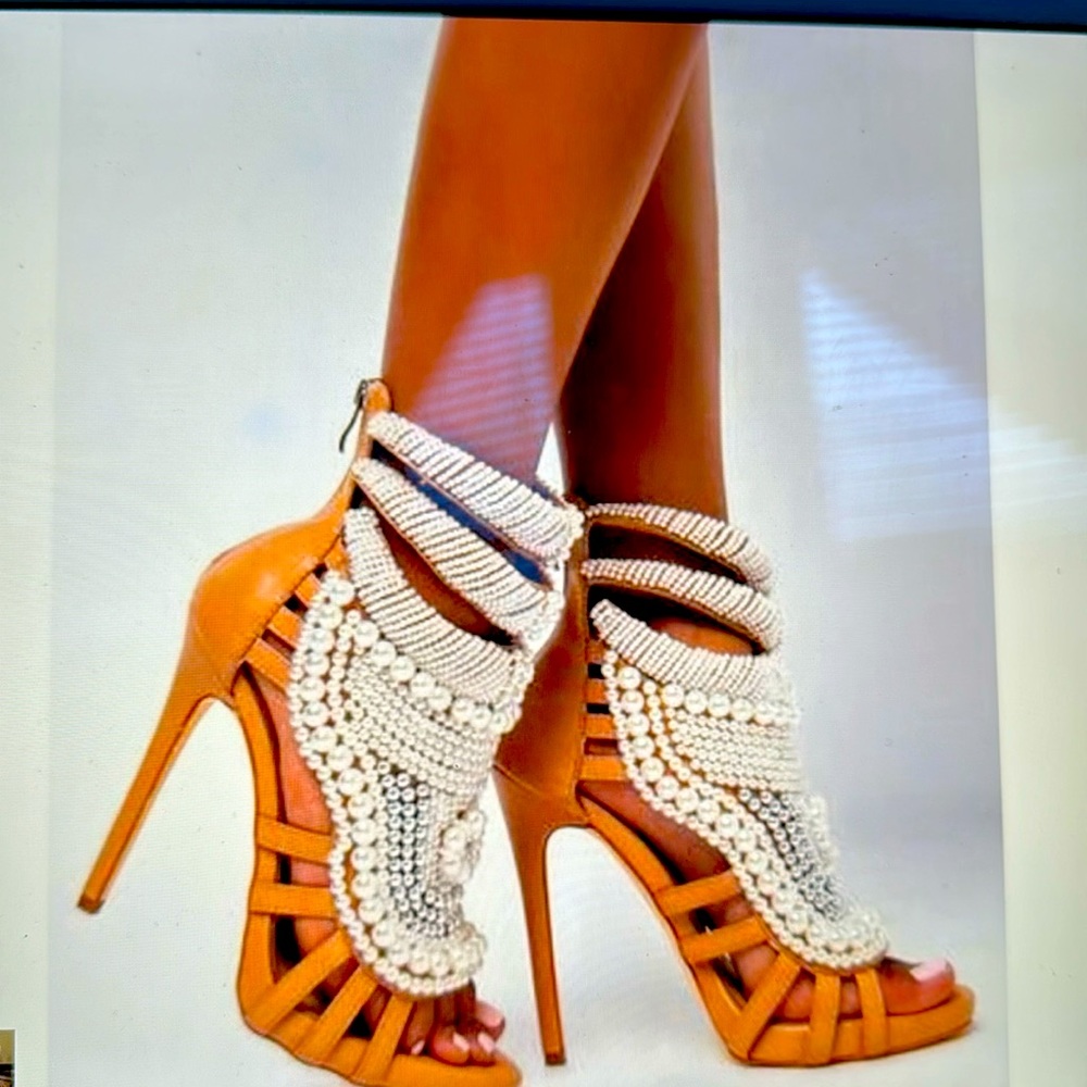 🤎🤍 sexy, open toe pearled stiletto booties🤍🤎